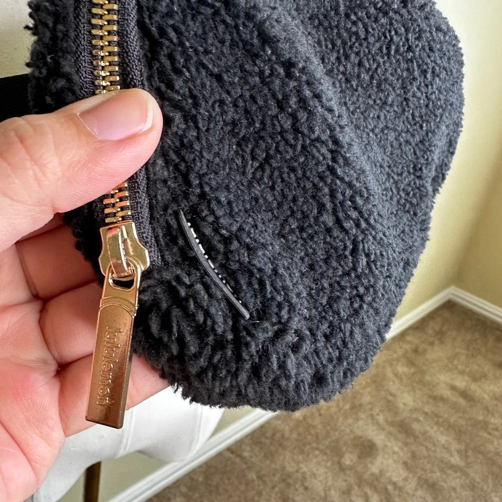 Lululemon Everywhere Belt Bag Fleece Black Gold Hardware LU9B18S Sherpa Bag